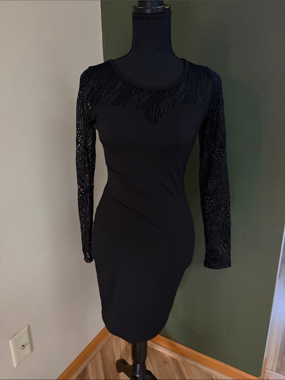 Charlotte Russe Black Long-Sleeve Lace Yoke Sheath Dress